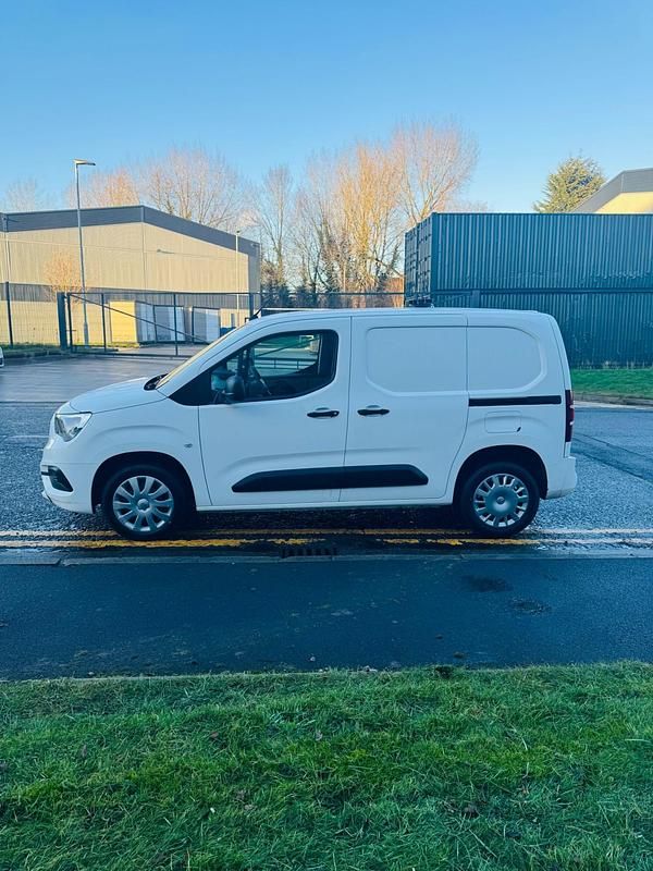Used Vauxhall Combo Sportive 100 HP (73 kW) 2020 White Van
