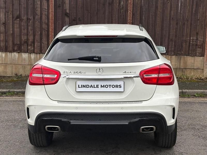 Used Mercedes GLA200 AMG line 136 HP (100 kW) 2016 White SUV