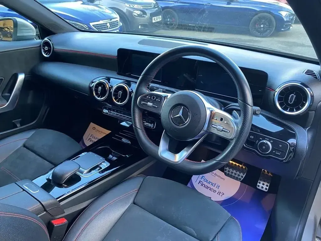 Usado Mercedes A150 AMG line 150 HP (110 kW) 2019 Prateado Citadino
