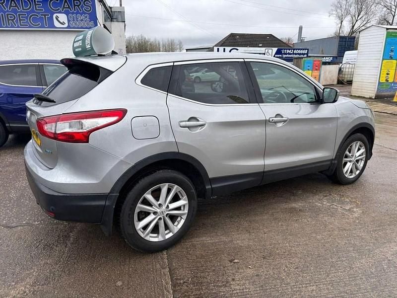 Used Nissan Qashqai Acenta Premium 110 HP (80 kW) 2014 Silver SUV