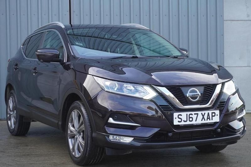 Black Used 2017 Nissan Qashqai N-Connecta SUV | £7,995 (Fair price) - Image 1/4