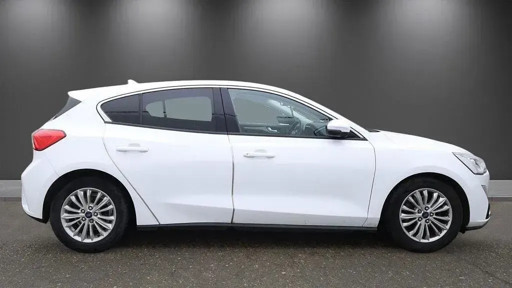 Used Ford Focus Titanium 125 HP (91 kW) 2019 White Hatchback