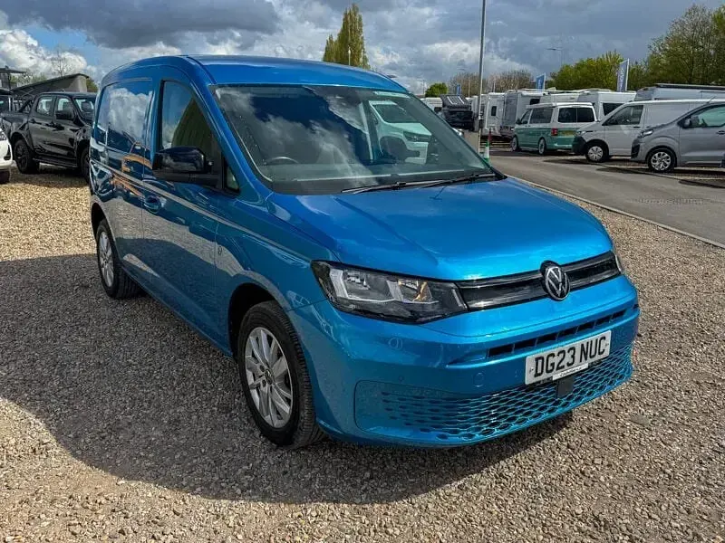 Usado VW Caddy Pro 122 HP (89 kW) 2023 Azul Monovolume