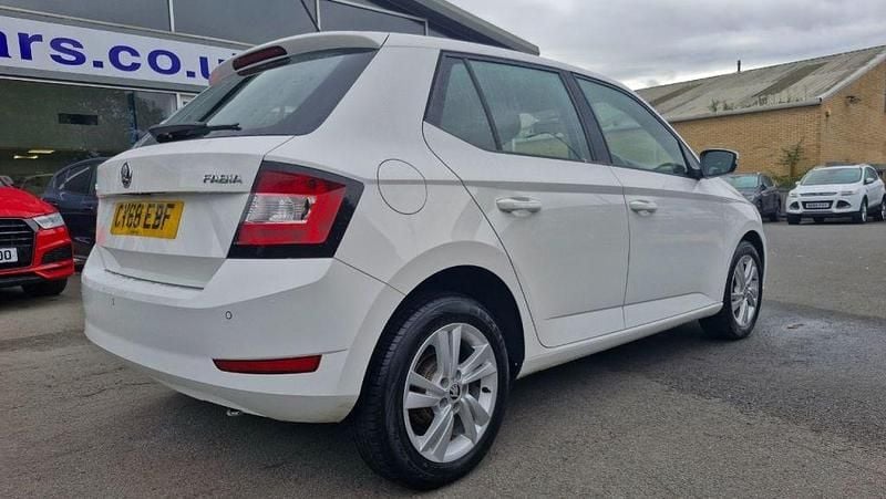 Used Skoda Fabia SE 75 HP (55 kW) 2018 White Hatchback