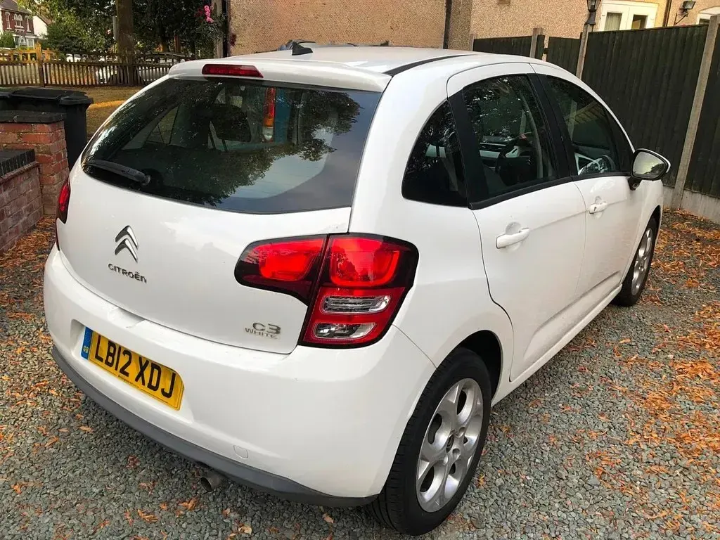 Used Citroën C3 75 HP (55 kW) 2012 White Hatchback