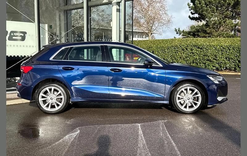 Used Audi A3 e-tron Sport 200 HP (147 kW) 2025 Blue Hatchback