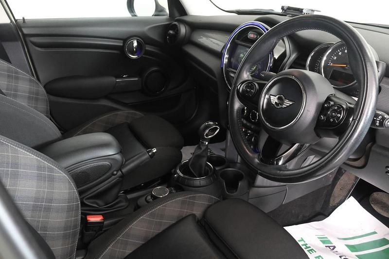 Used Mini Cooper Hatch 2015 White Hatchback