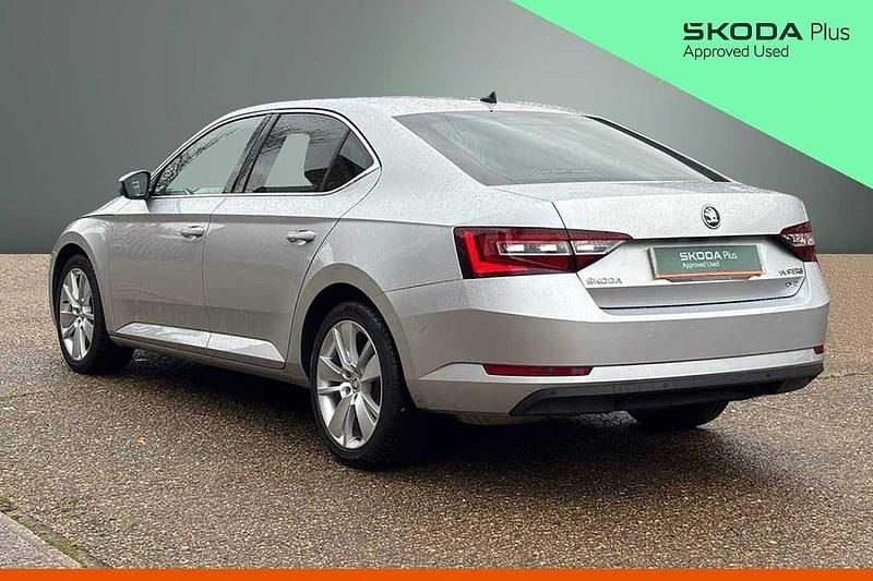 Used Skoda Superb 140 HP (102 kW) 2018 Brilliant silver metallic Hatchback