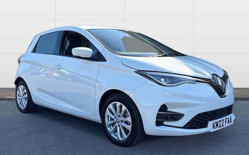 White Used 2022 Renault Rapid Version S Hatchback | £8,679 (Super price) - Image 1/4