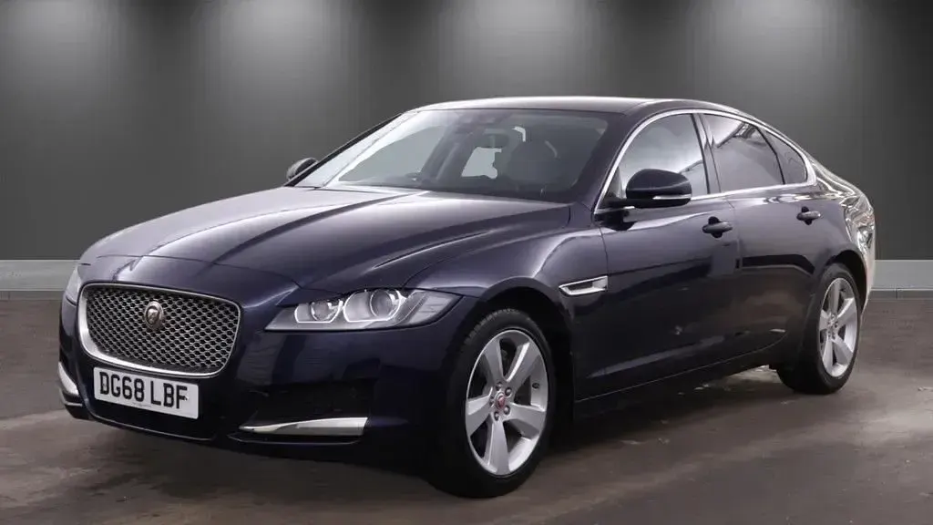 Used Jaguar XF Portfolio 180 HP (132 kW) 2018 Blue Sedan