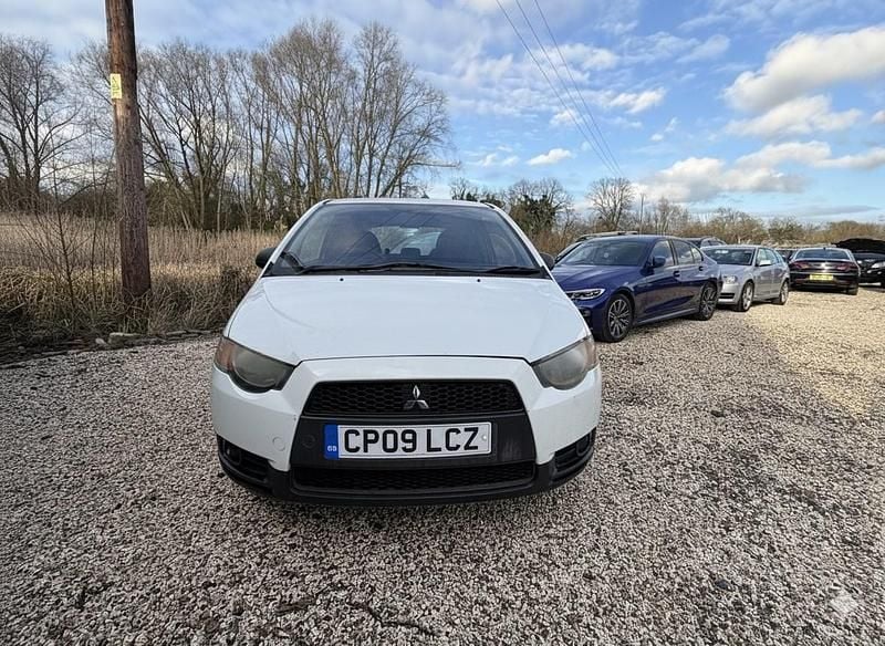 Used Mitsubishi Colt 2009 White Hatchback