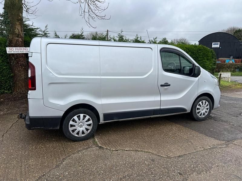 Used Renault Trafic Business 2017 Silver MPV