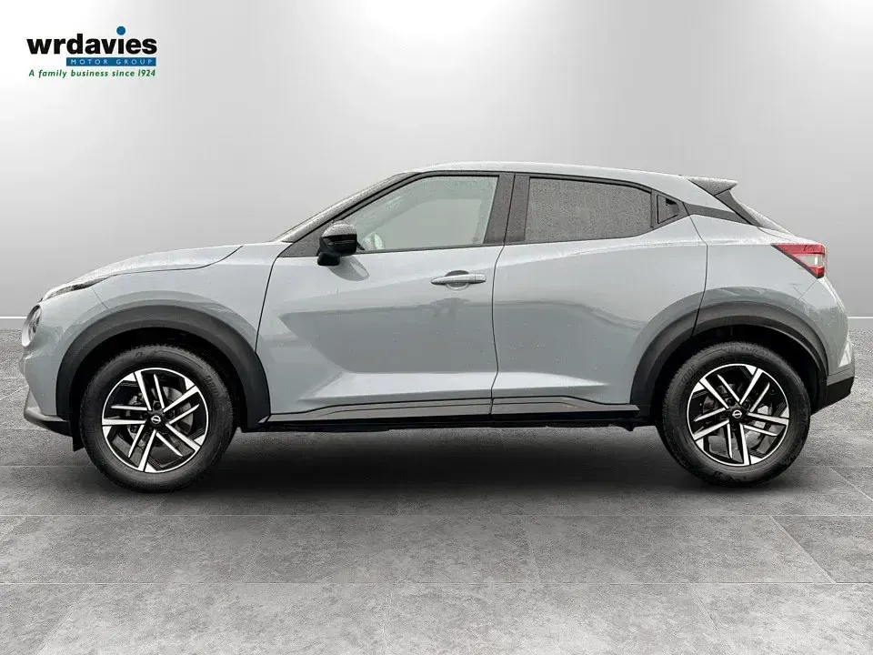Begagnad Nissan Juke N-Connecta 2024 Grå SUV