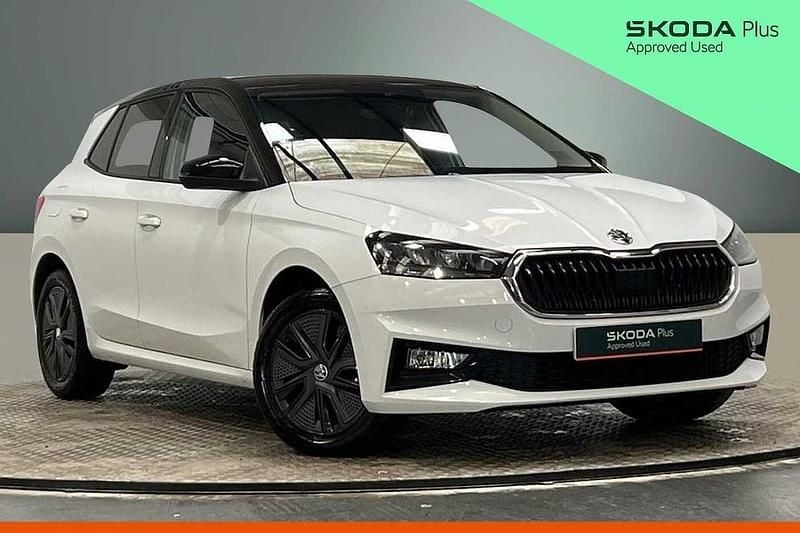 Used Skoda Fabia Colour Edition 70 HP (51 kW) 2022 Moon white metallic black magic pearl effect Hatchback
