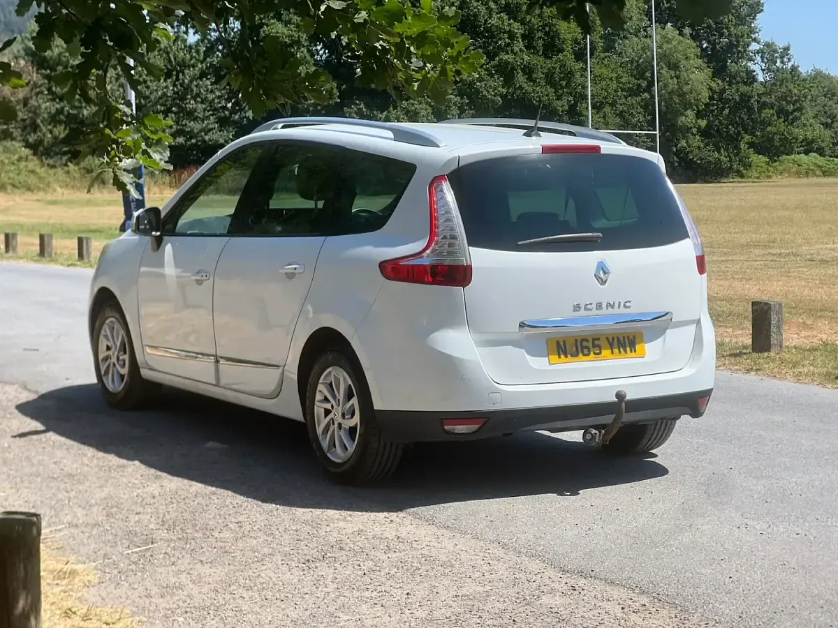 Used Renault Grand Scénic Dynamique 2015 White MPV