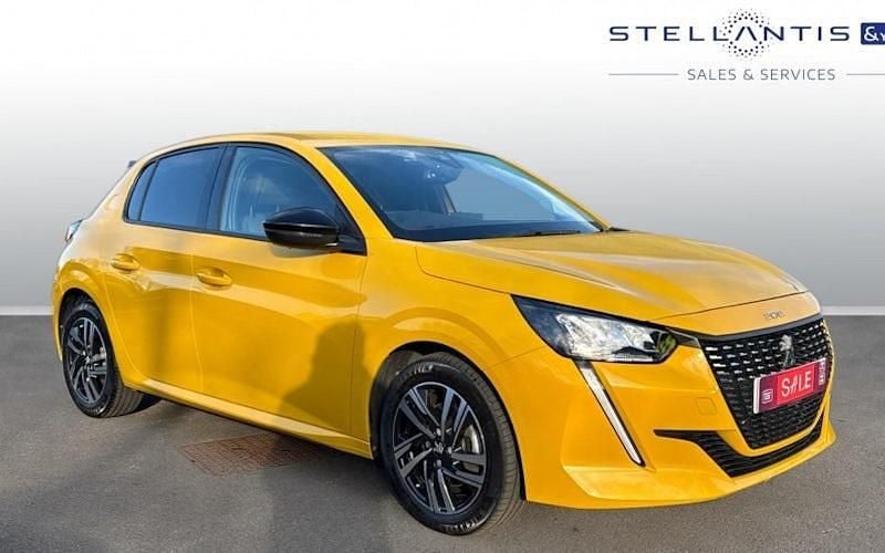 Used Peugeot 208 Allure+ 102 HP (75 kW) 2023 Yellow Hatchback