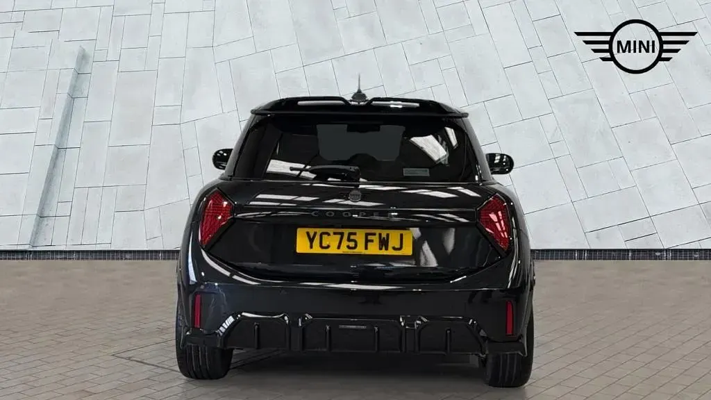 Used Mini Cooper Hatch 113 kW (154 HP) 2025 Black Hatchback
