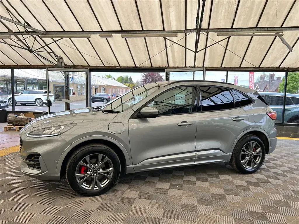 Używany Ford Kuga ST-Line 225 KM (165 kW) 2022 Srebrny SUV