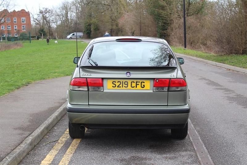 Begagnad Saab 9-3 1998 Grön Halvkombi