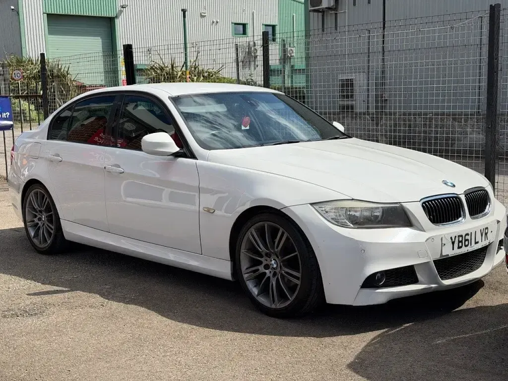 Used BMW 318 Sport Line 2012 White Sedan