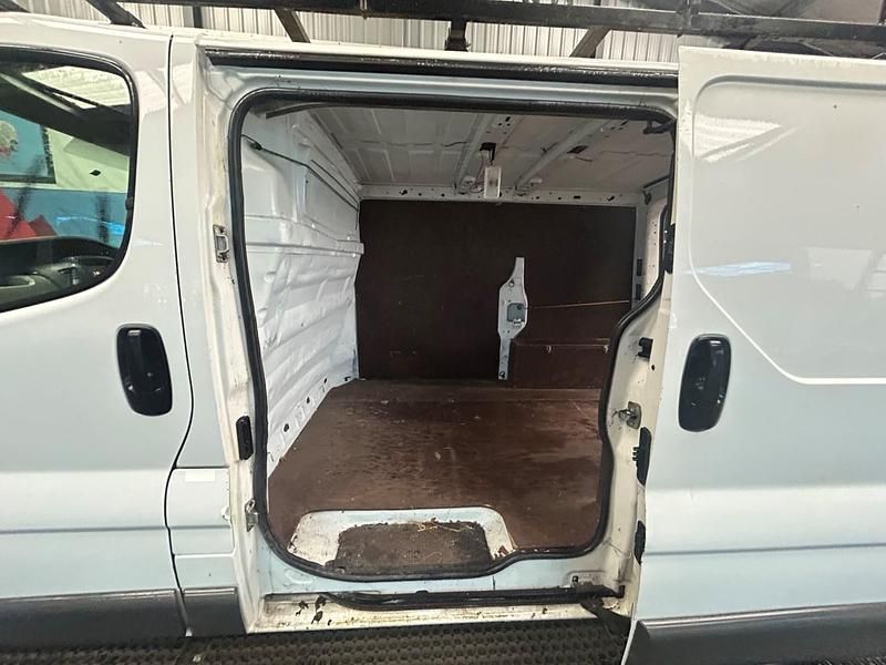 Used Renault Trafic 115 HP (84 kW) 2013 White MPV