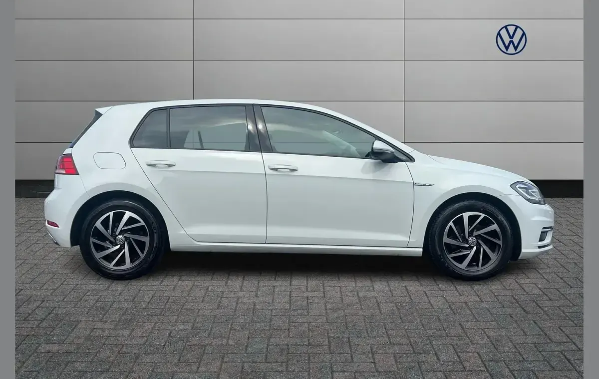 Used VW Golf VIII Edition 130 HP (95 kW) 2020 White Hatchback