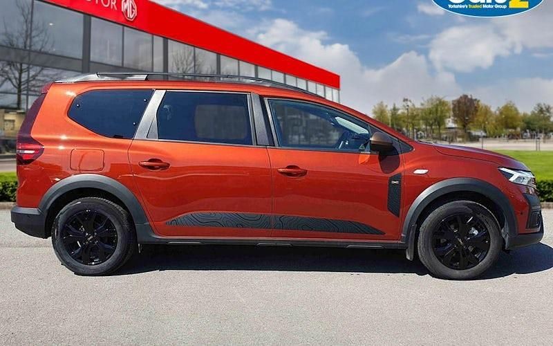 Second-hand Dacia Jogger Extreme 141 CP (103 kW) 2025 Monovolum