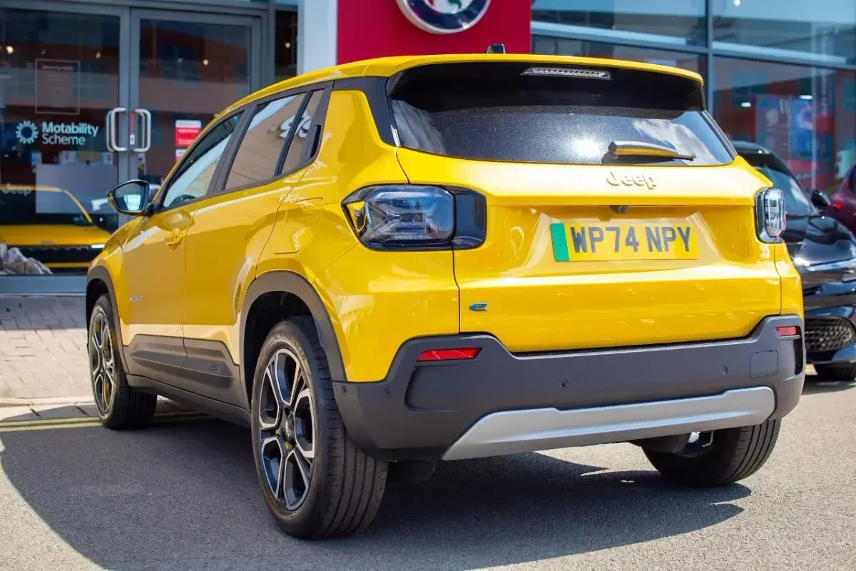 Used Jeep Avenger EV Summit 113 kW (154 HP) 2025 Yellow SUV