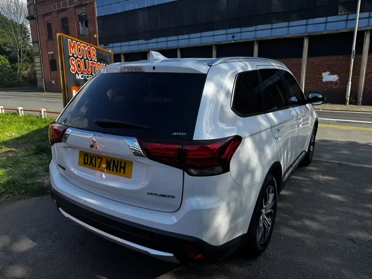 Used Mitsubishi Outlander 147 HP (108 kW) 2017 White SUV