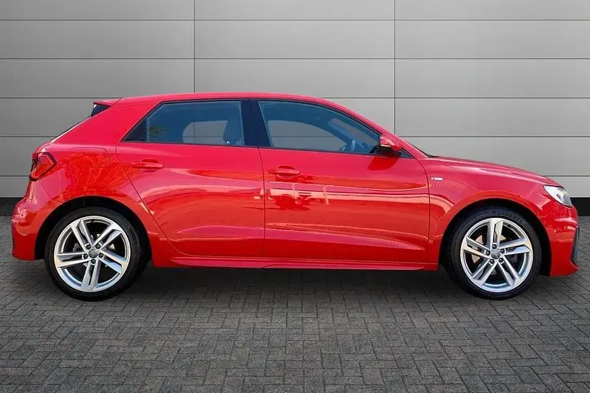 Used Audi A1 Sportback S-Line 114 HP (83 kW) 2019 Red Hatchback