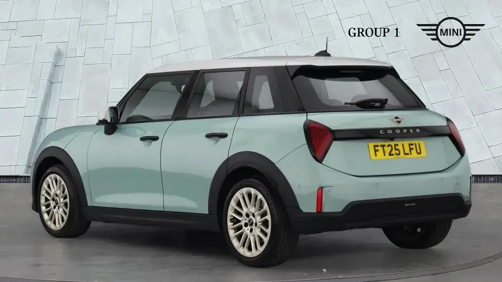 Used Mini Cooper Hatch 113 kW (154 HP) 2025 Green Hatchback