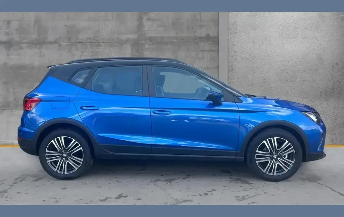 Usado Seat Arona SE Technology 94 CV (69 kW) 2026 Azul SUV