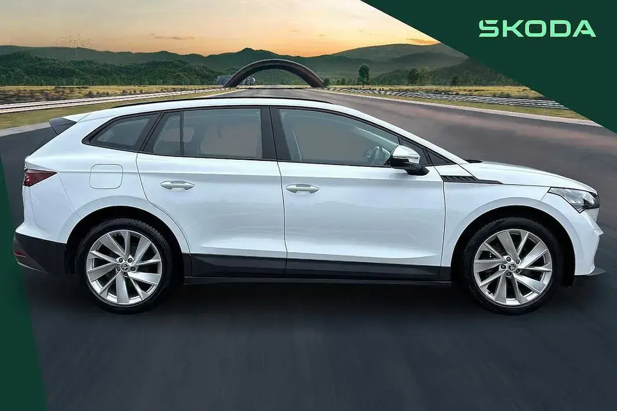 Used Skoda Enyaq iV 97 kW (132 HP) 2023 Moon white metallic SUV