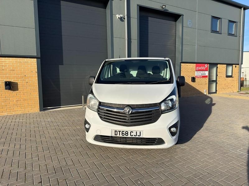 Used Vauxhall Vivaro Sportive 120 HP (88 kW) 2018 White MPV