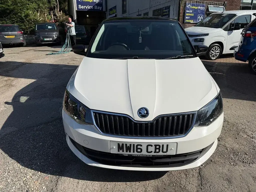 Used Skoda Fabia Colour Edition 2016 White Hatchback