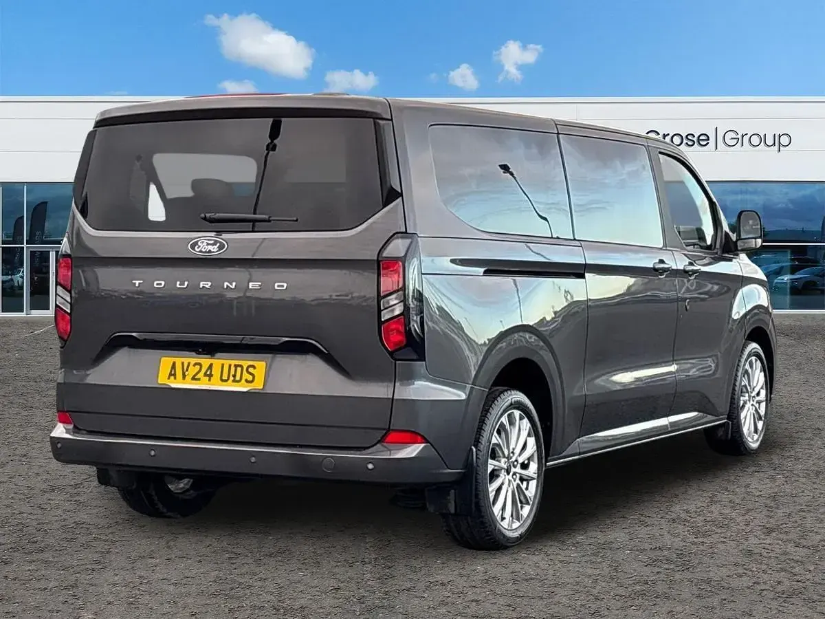 Usado Ford Tourneo Custom Titanium 170 HP (125 kW) 2024 Cinzento Van