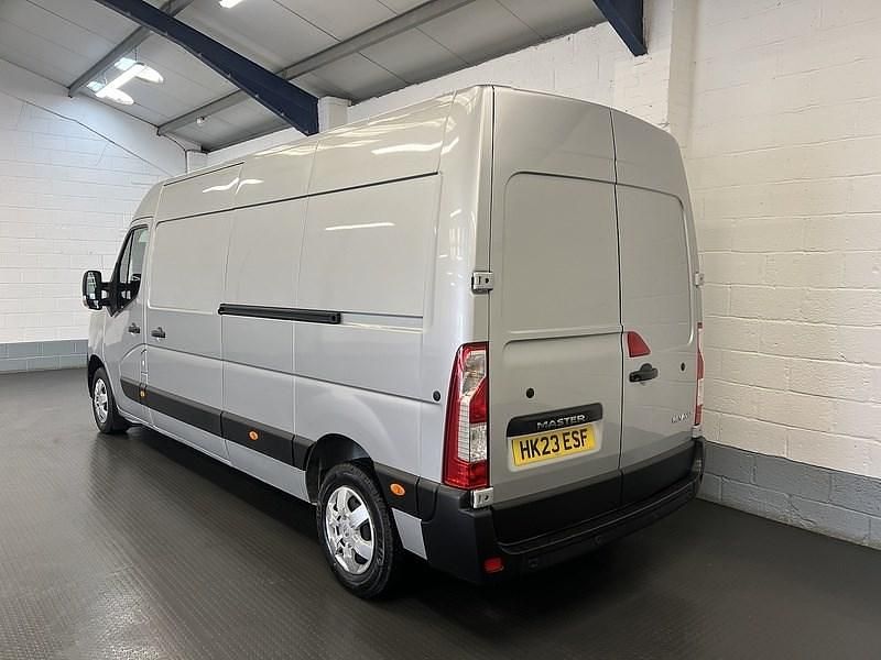 Używany Renault Master Business 2023 Szary Minivan