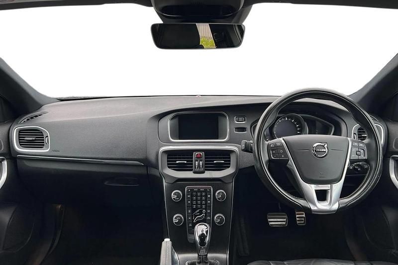 Used Volvo V40 R-Design 122 HP (89 kW) 2019 Black Hatchback