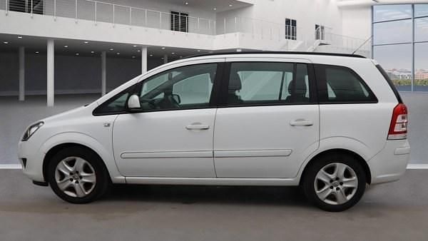 Used Vauxhall Zafira 115 HP (84 kW) 2013 White MPV