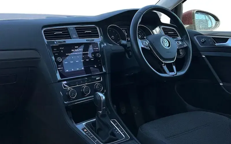 Used VW Golf VII SE 131 HP (96 kW) 2018 Black Hatchback