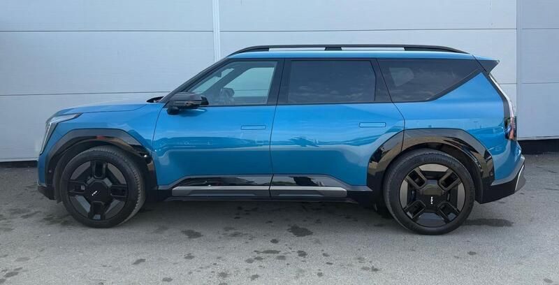 Blue Used 2024 Kia EV9 GT-Line S SUV | £57,495 (Fair price) - Image 1/4