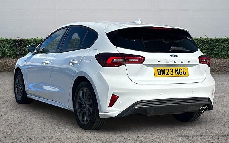 Used Ford Focus ST-Line 125 HP (91 kW) 2023 White Hatchback