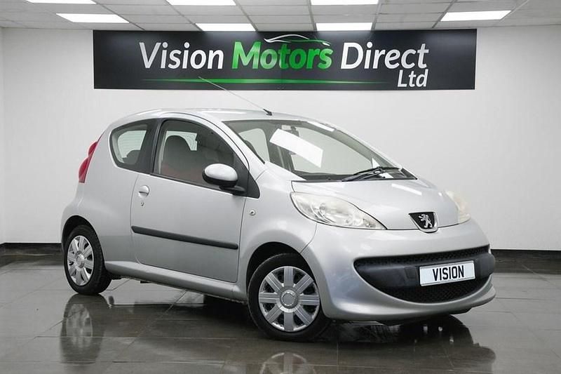 Used Peugeot 107 Urban Move 68 HP (50 kW) 2007 Silver Hatchback