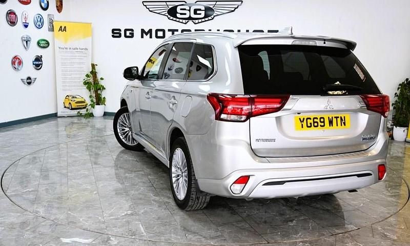 Used Mitsubishi Outlander P-HEV 2019 Silver Estate