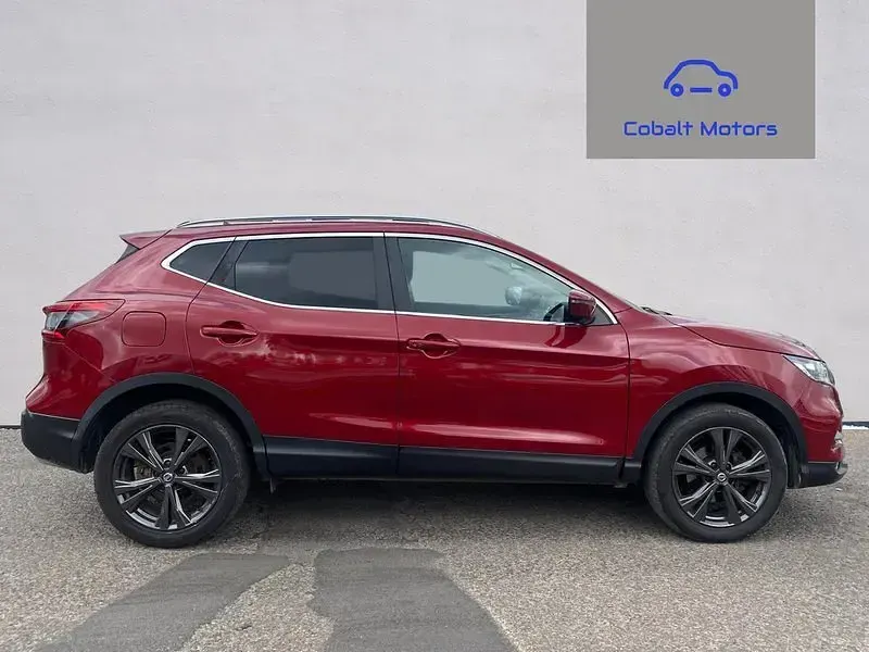 Used Nissan Qashqai N-Connecta 2017 Red SUV