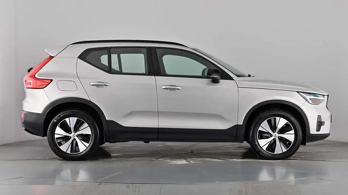 Usado Volvo XC40 Plus 211 CV (155 kW) 2022 Plateado SUV
