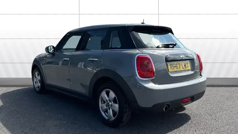 Gebraucht Mini Cooper Hatch 136 PS (100 kW) 2017 Grau Kleinwagen