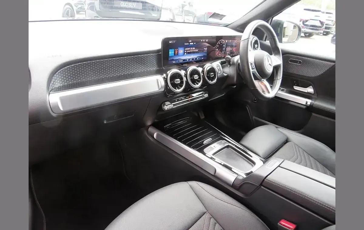 Begagnad Mercedes GLB200 Executive 161 HK (118 kW) 2025 Svart SUV