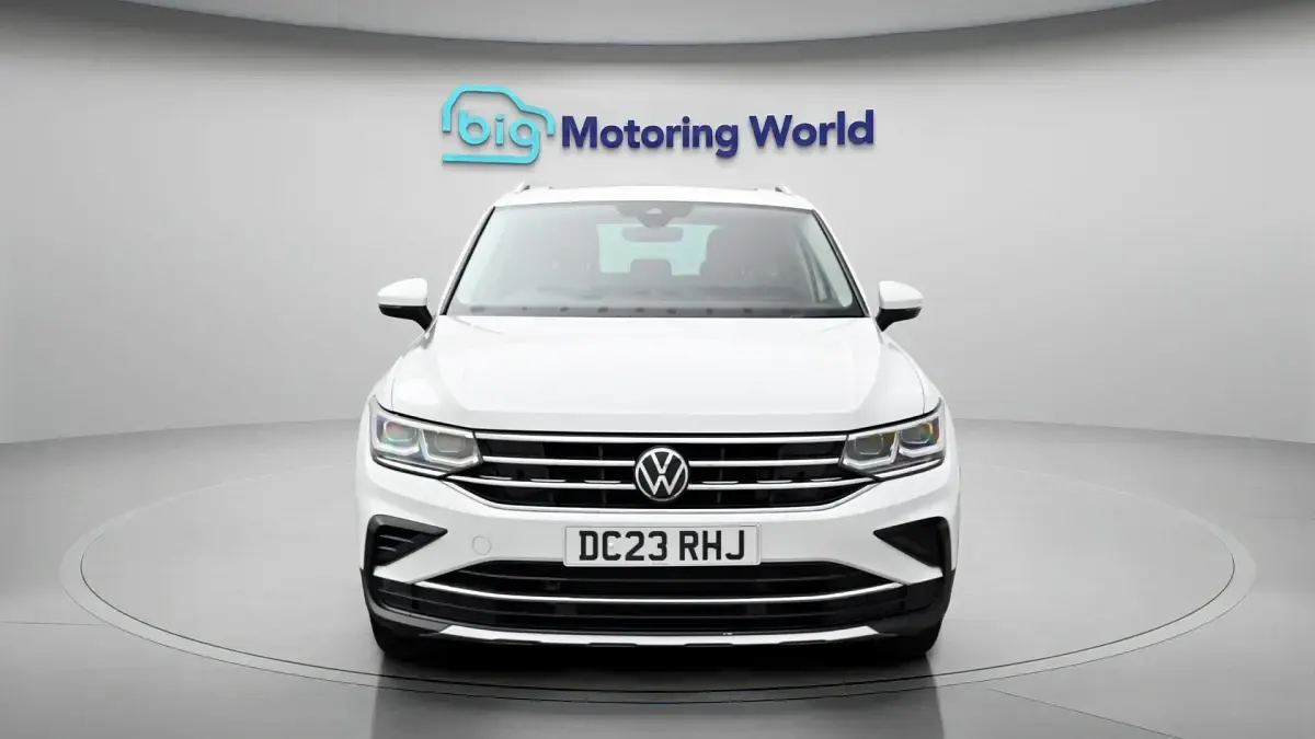 Used VW Tiguan Elegance 242 HP (177 kW) 2023 White SUV
