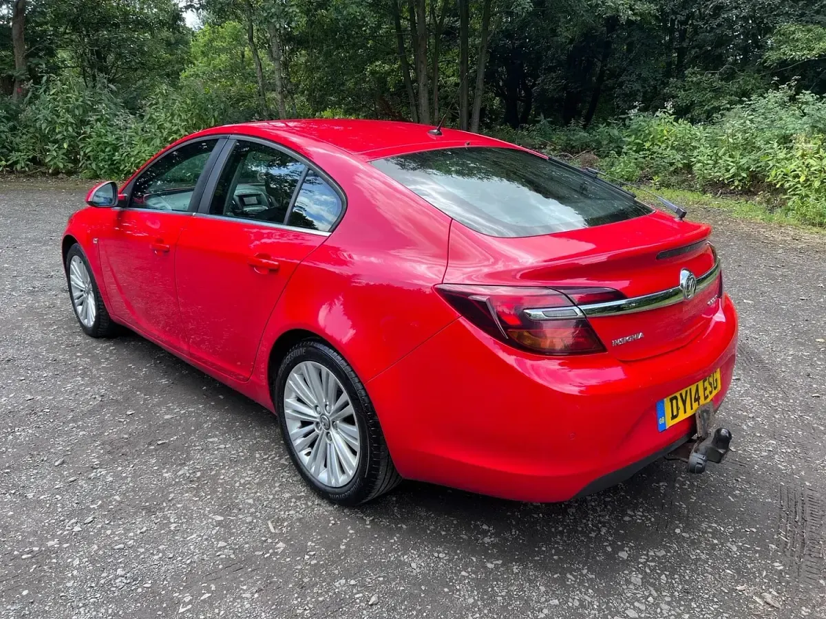 Used Vauxhall Insignia Design Edition 163 HP (119 kW) 2014 Red Hatchback